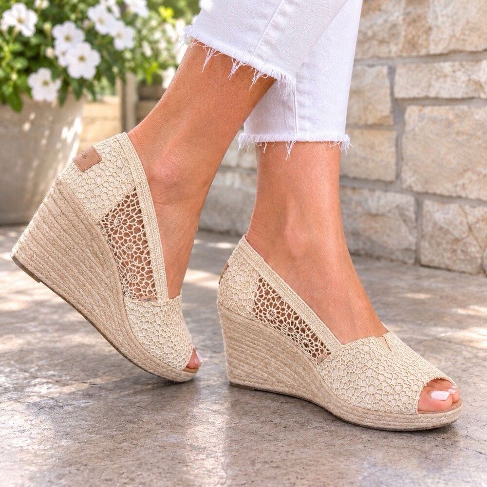TOMS Essential Wedge Peep Toe  Womens Creamy White Casual Sandals 8.5M EUC Lacy
